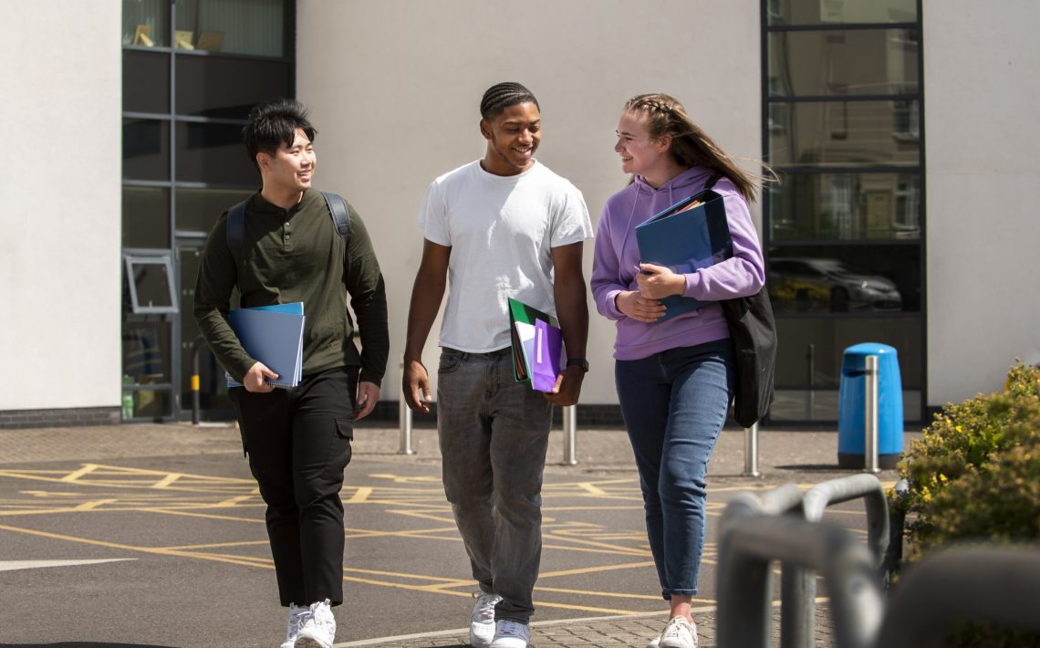 college-students-cramming-outdoor